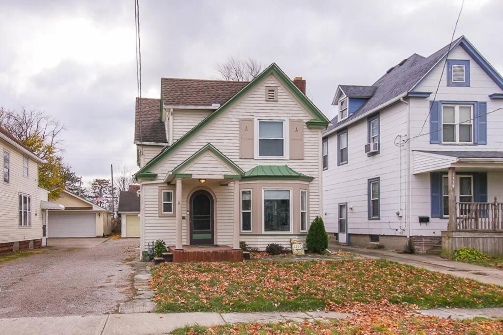 Lakeside Home In Lorain Exterior photo